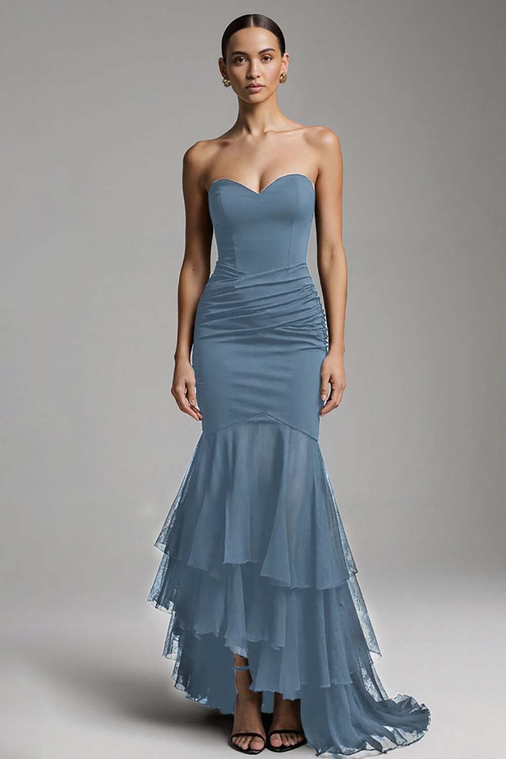 Robe de soirée longue noire sirène coupe cœur à traîne asymétrique et volants