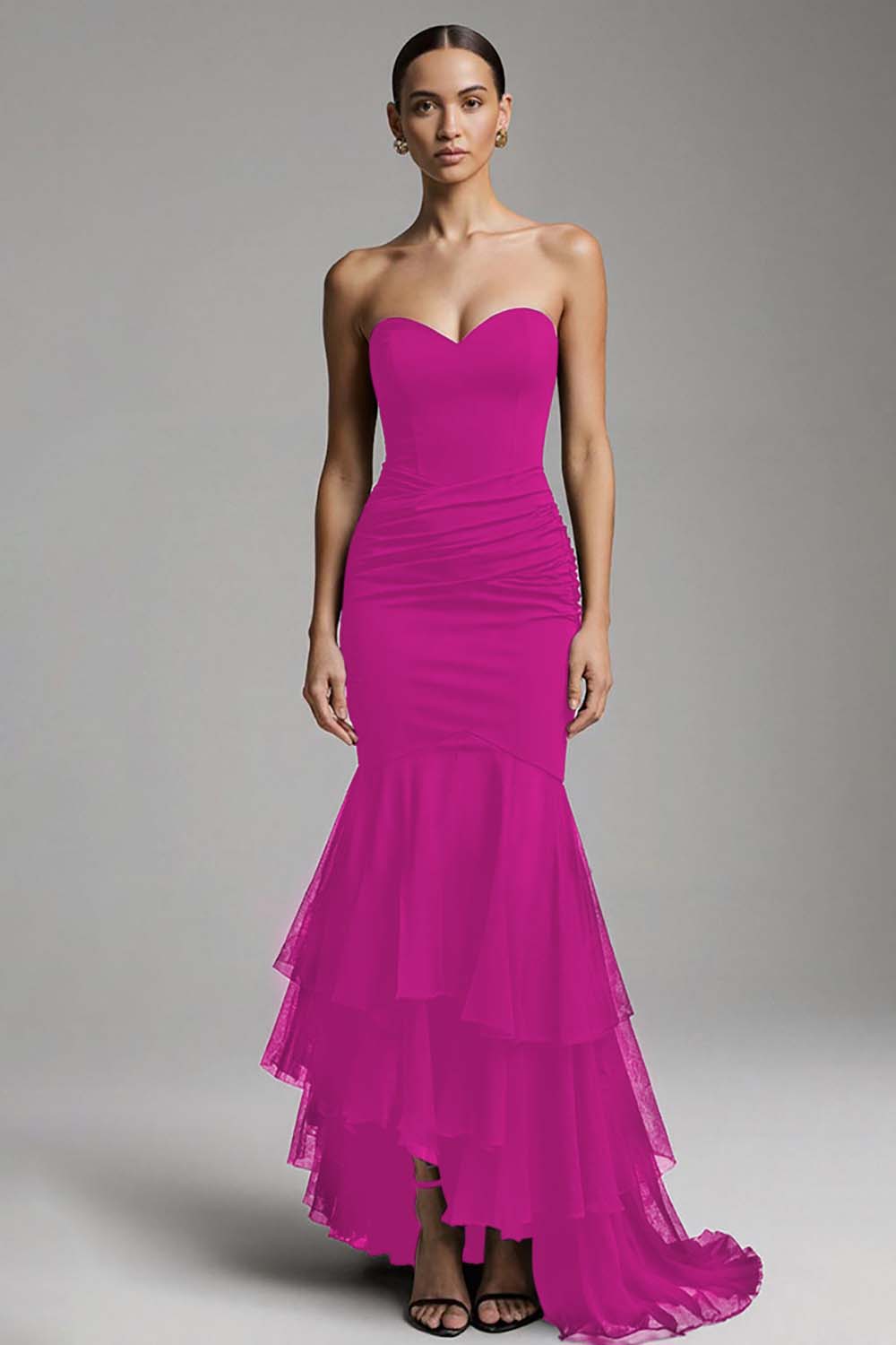 Robe de soirée longue noire sirène coupe cœur à traîne asymétrique et volants