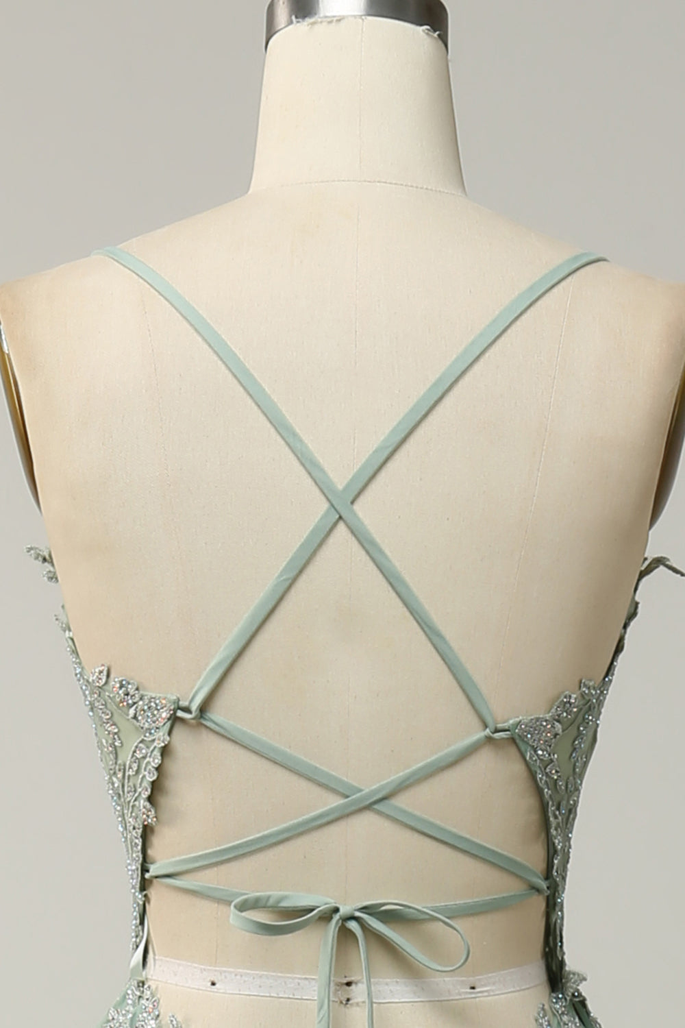Robe de bal longue verte à fines bretelles et dos croisé