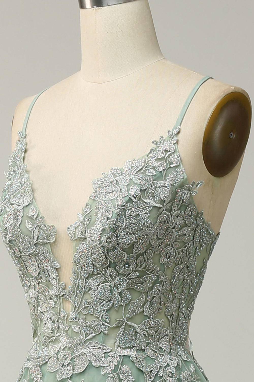Robe de bal longue verte à fines bretelles et dos croisé