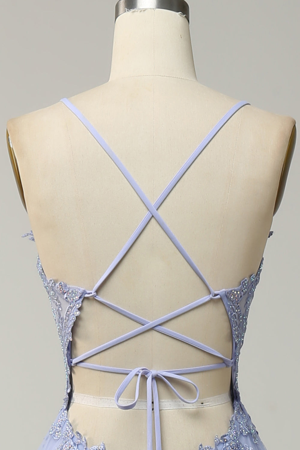 Robe de Bal Longue Lilas Clair Coupe A avec Bretelles Fines et Dos Croisé
