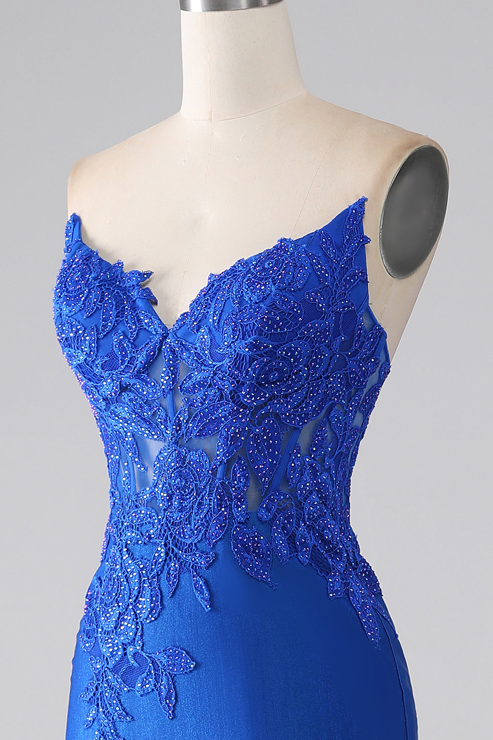 Robe de bal sirène longue bustier bleu roi perlée avec applications