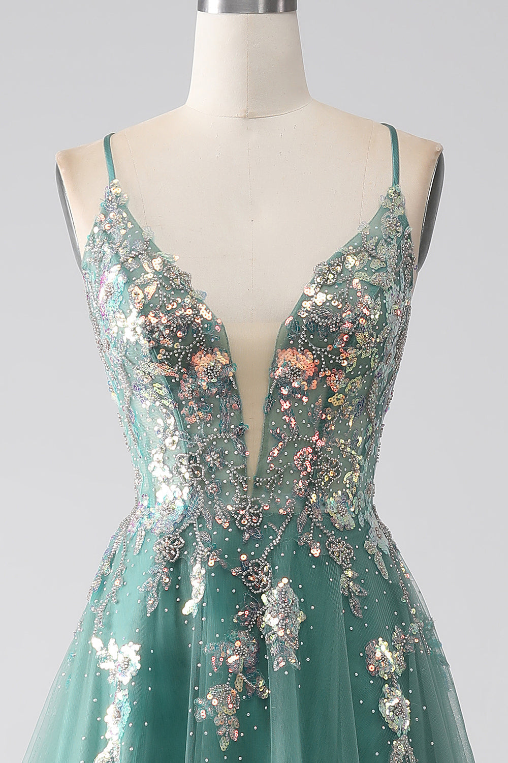 Robe de soirée longue trapèze vert à fines bretelles avec appliqués de paillettes scintillantes