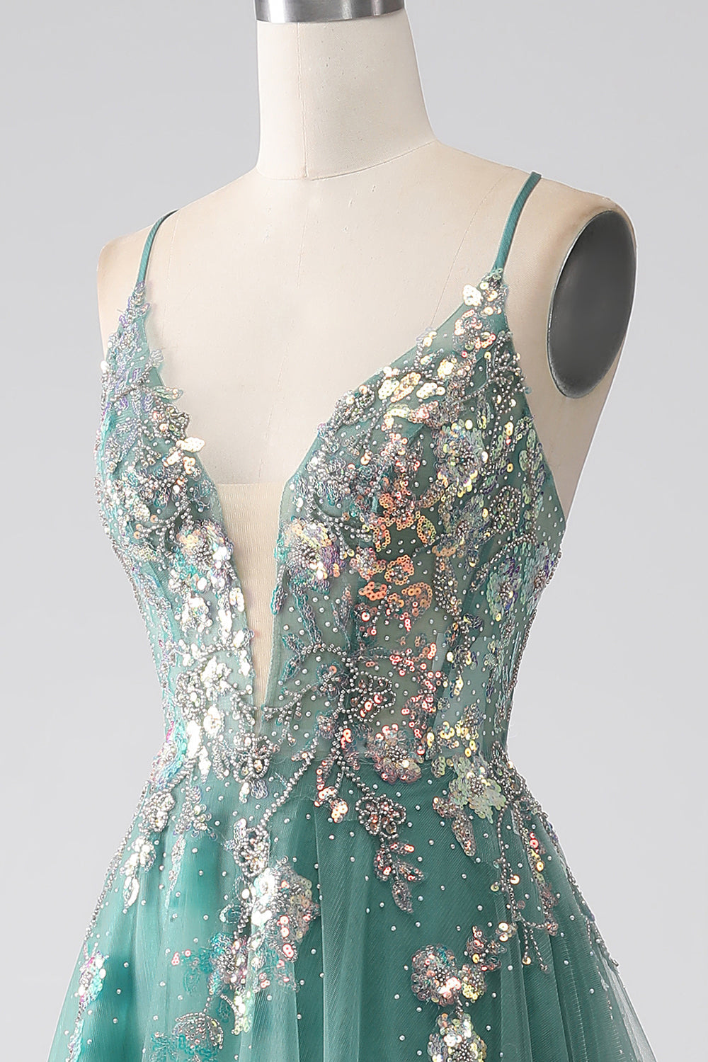 Robe de soirée longue trapèze vert à fines bretelles avec appliqués de paillettes scintillantes