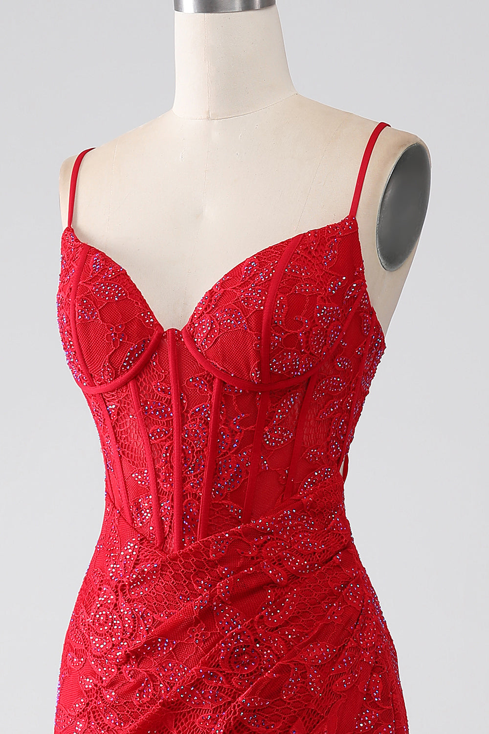 Robe de bal rouge sirène à bretelles spaghetti avec applications de dentelle perlée et fente