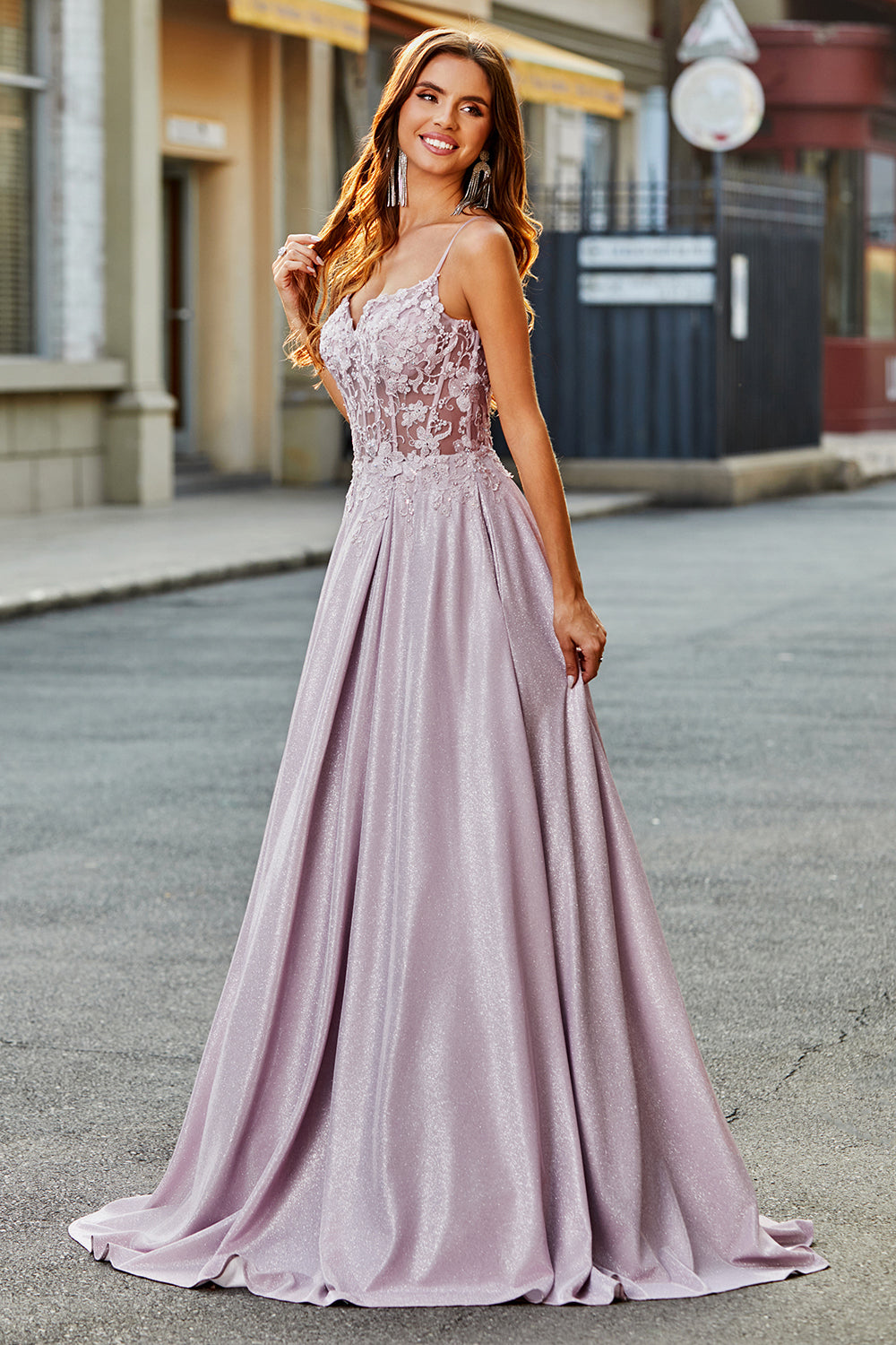 Robe de bal trapèze blush scintillante à bretelles spaghetti avec perles