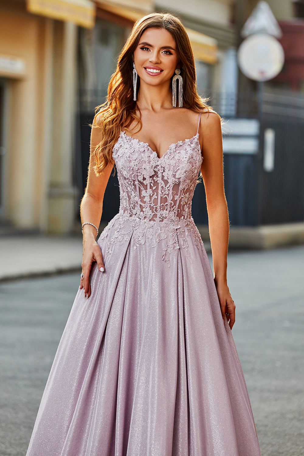 Robe de bal trapèze blush scintillante à bretelles spaghetti avec perles