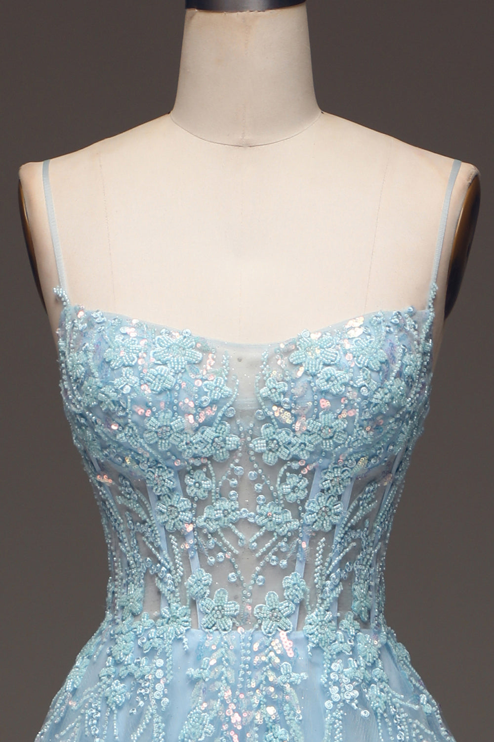 Robe de bal ligne A bleu clair à sequins, bretelles spaghetti et appliques
