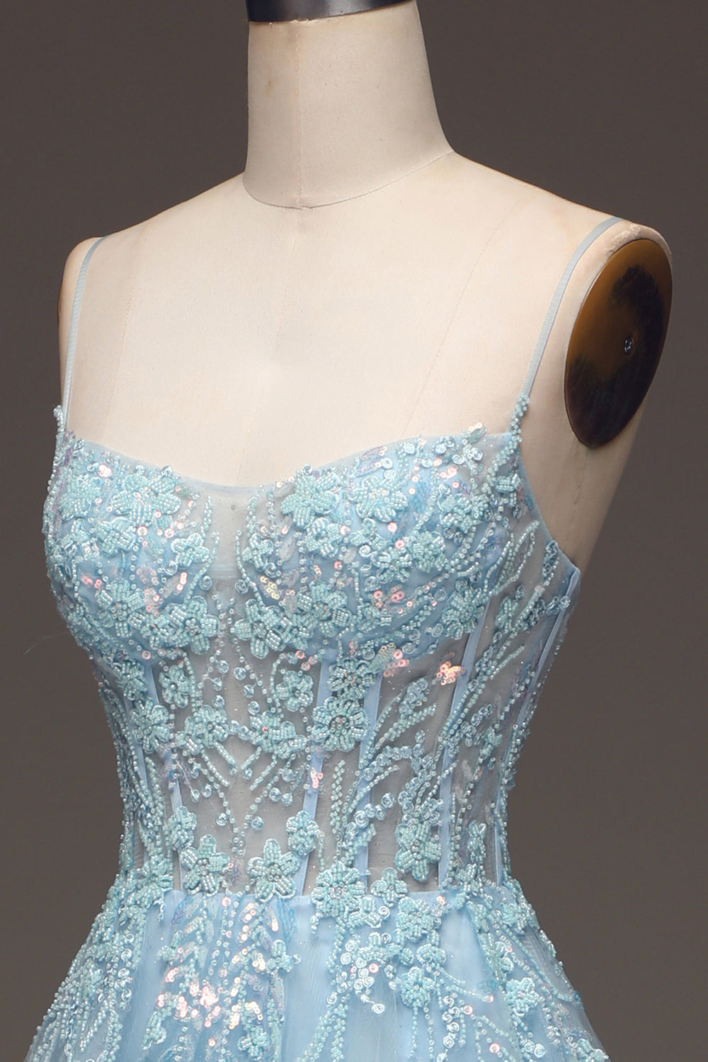 Robe de bal ligne A bleu clair à sequins, bretelles spaghetti et appliques