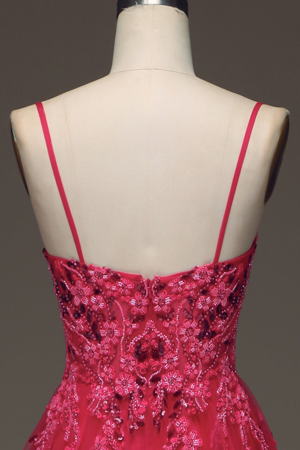 Robe de bal fuschia ligne A à fines bretelles avec appliques