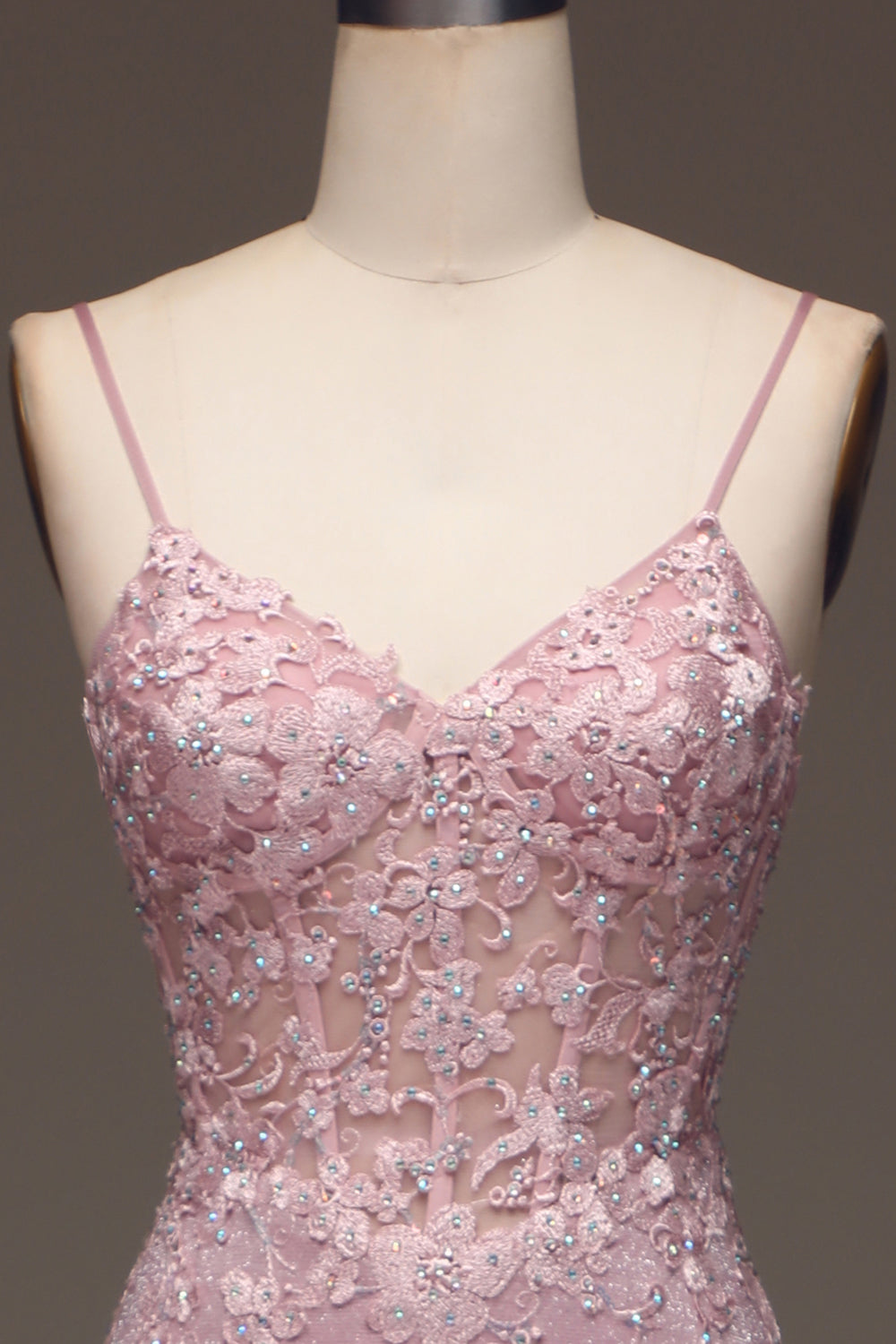 Robe de bal sirène longue rose pâle pailletée à fines bretelles et perles