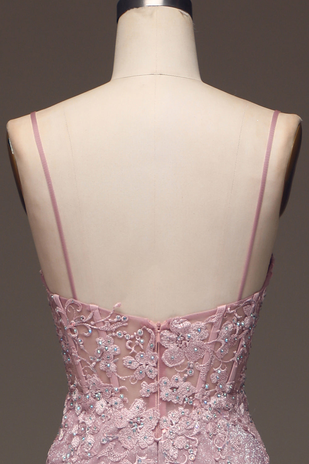Robe de bal sirène longue rose pâle pailletée à fines bretelles et perles