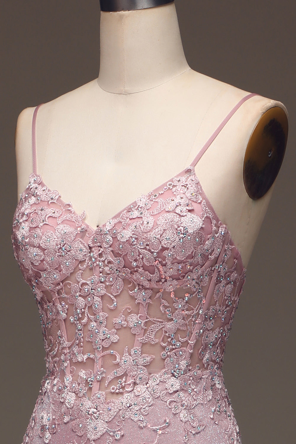 Robe de bal sirène longue rose pâle pailletée à fines bretelles et perles