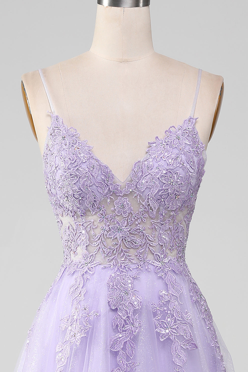 Robe de bal longue évasée violet clair scintillante avec bretelles fines et perles