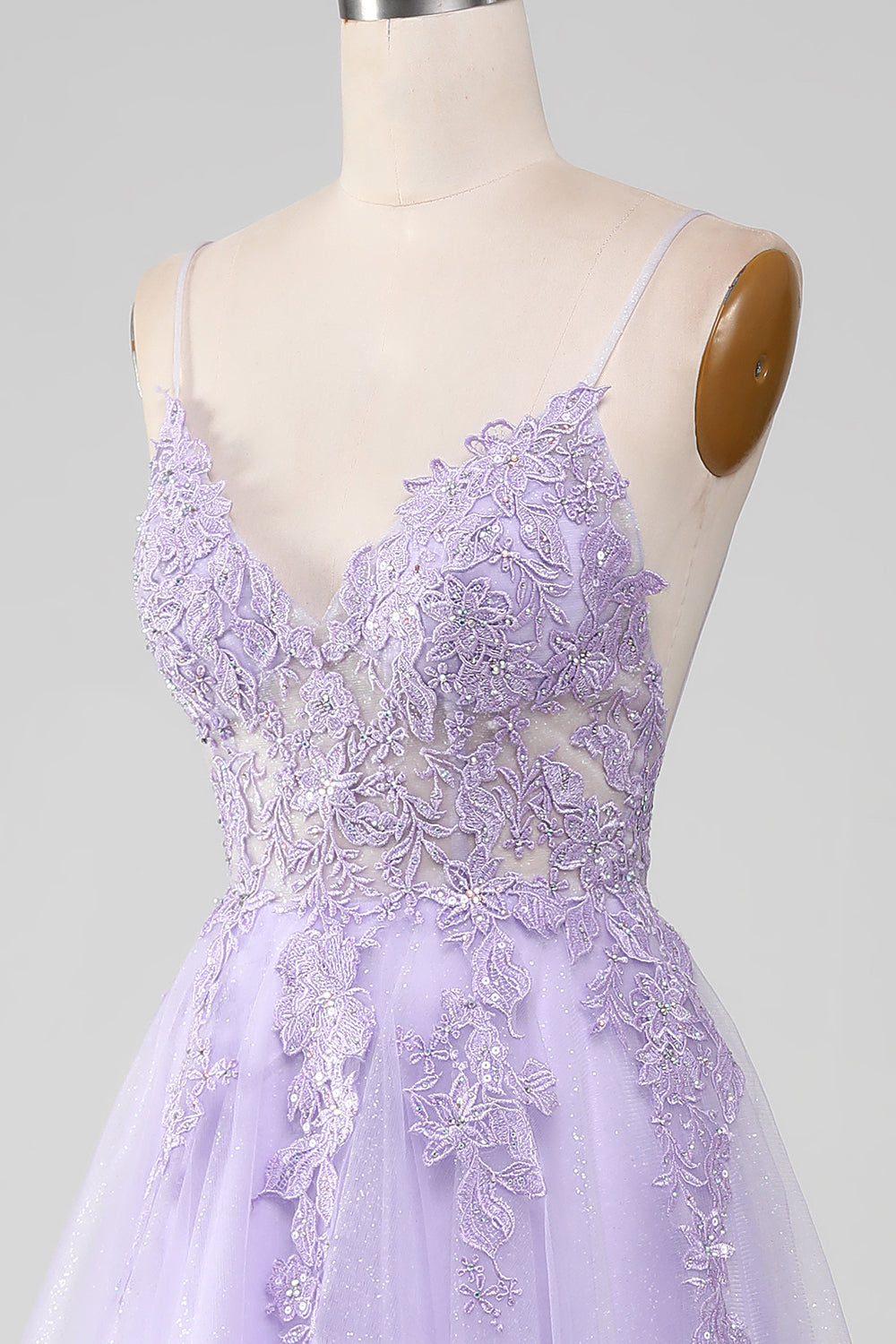 Robe de bal longue évasée violet clair scintillante avec bretelles fines et perles