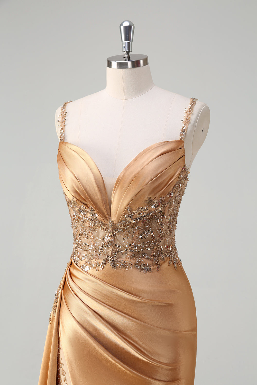 Robe de bal sirène longue en satin bleu à col en V, avec appliqués, sequins et fente