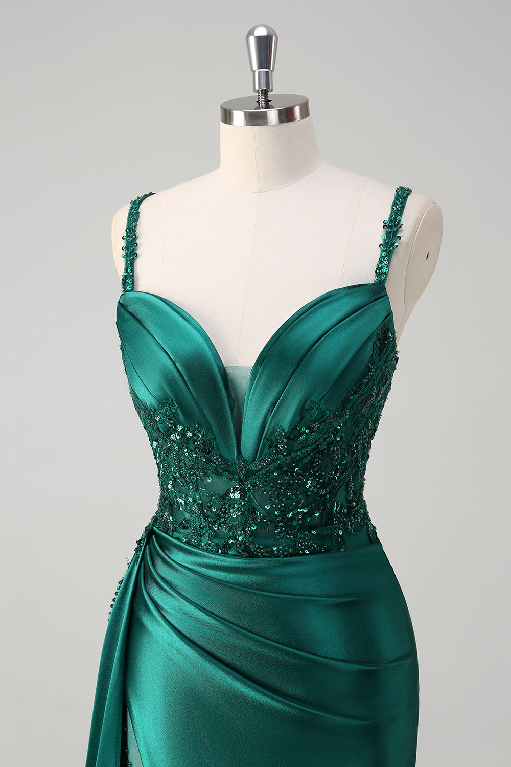 Robe de bal sirène longue en satin bleu à col en V, avec appliqués, sequins et fente