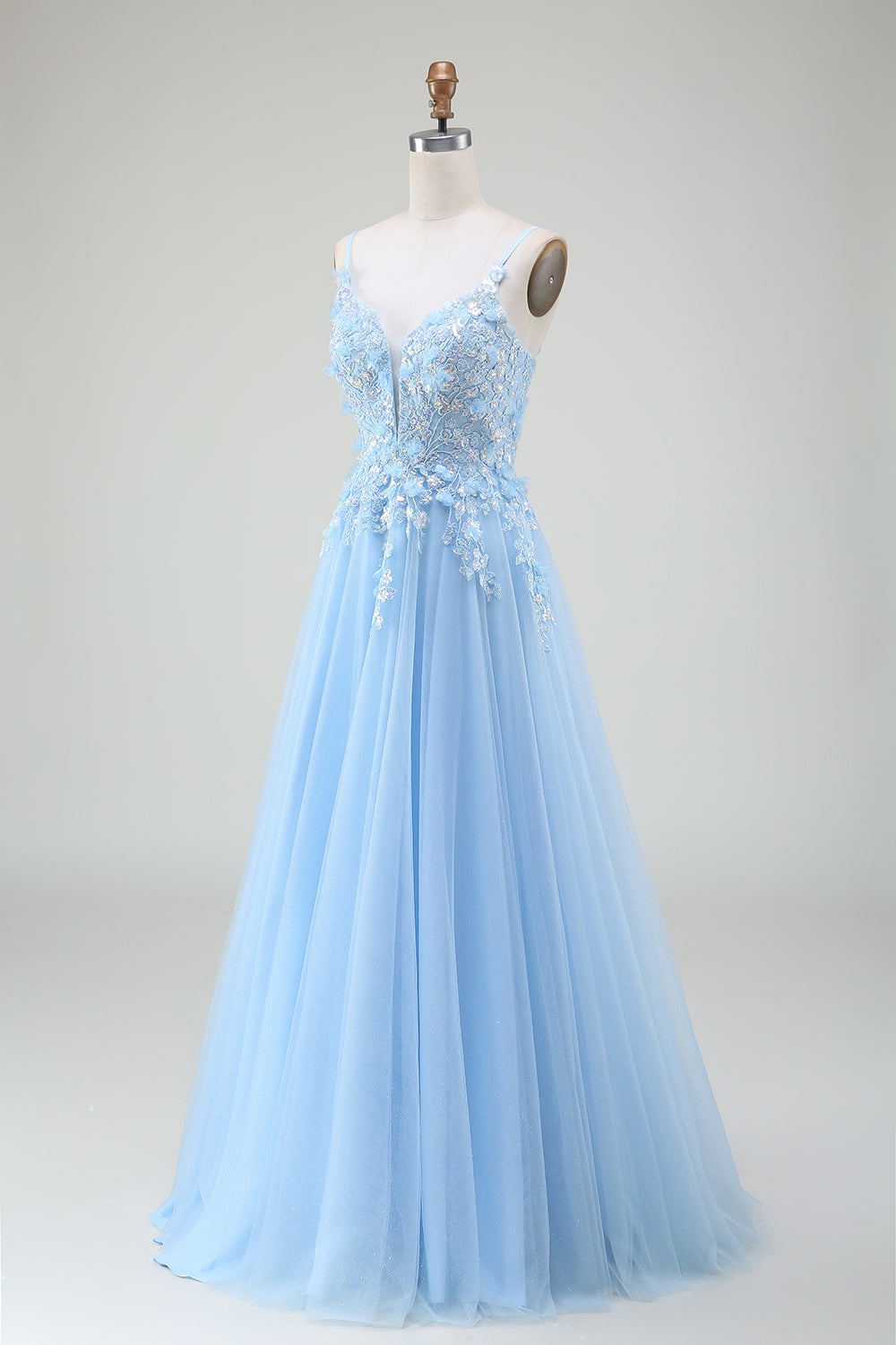 Robe de bal trapèze bleu clair avec appliques