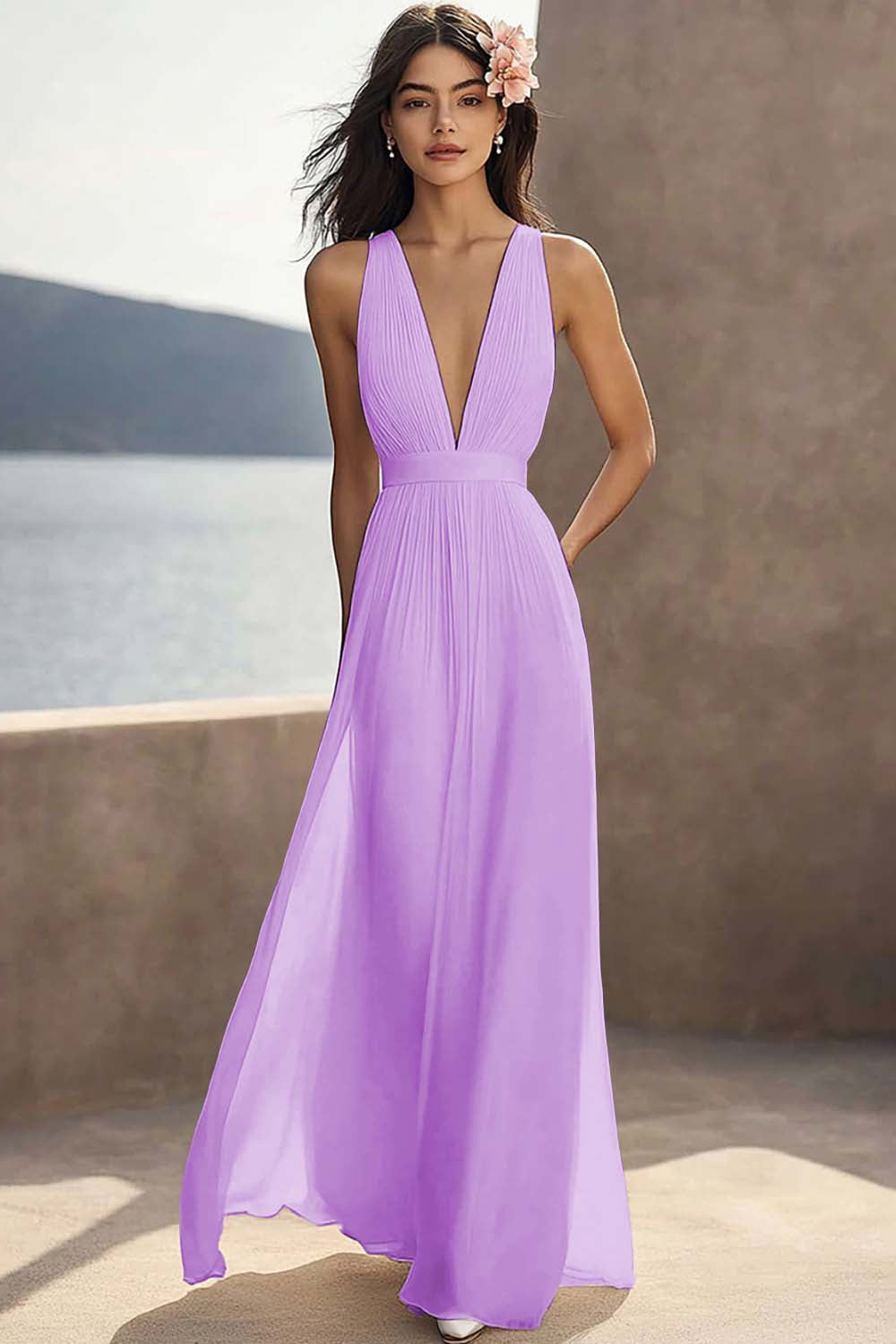 Vestido de compromiso largo de chifón con escote en V pronunciado y frunces color marfil