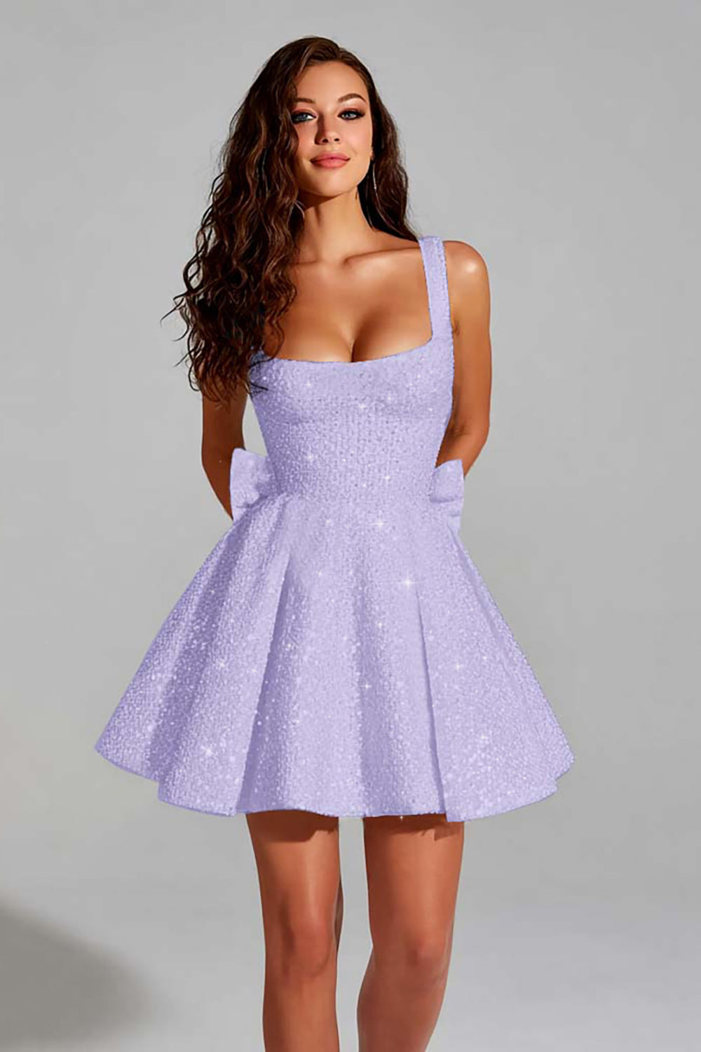 Robe courte de bal de promo en forme de trapèze à encolure carrée en ivoire pailleté et sequins, avec grand nœud au dos