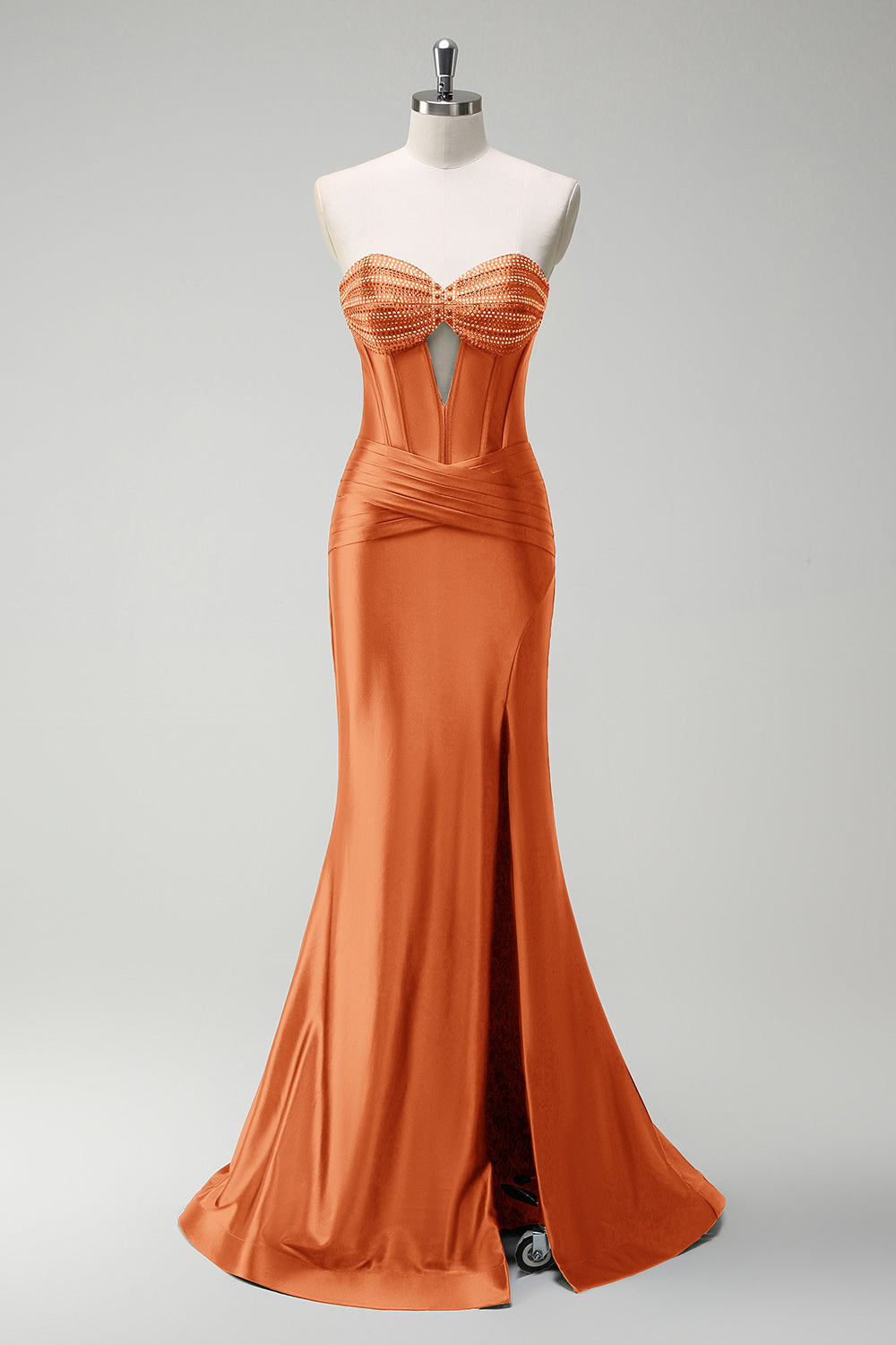 Robe de bal longue en satin bleu roi scintillant avec bustier orné de perles de sirène et fente
