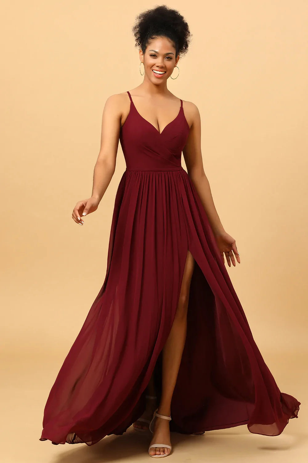 Robe de demoiselle d'honneur trapèze en mousseline bordeaux avec fente