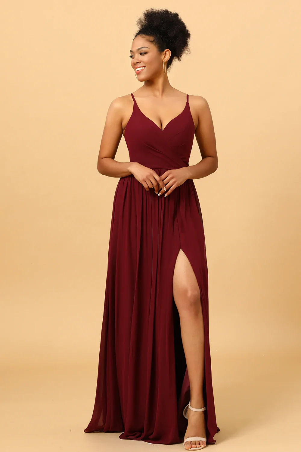 Robe de demoiselle d'honneur trapèze en mousseline bordeaux avec fente