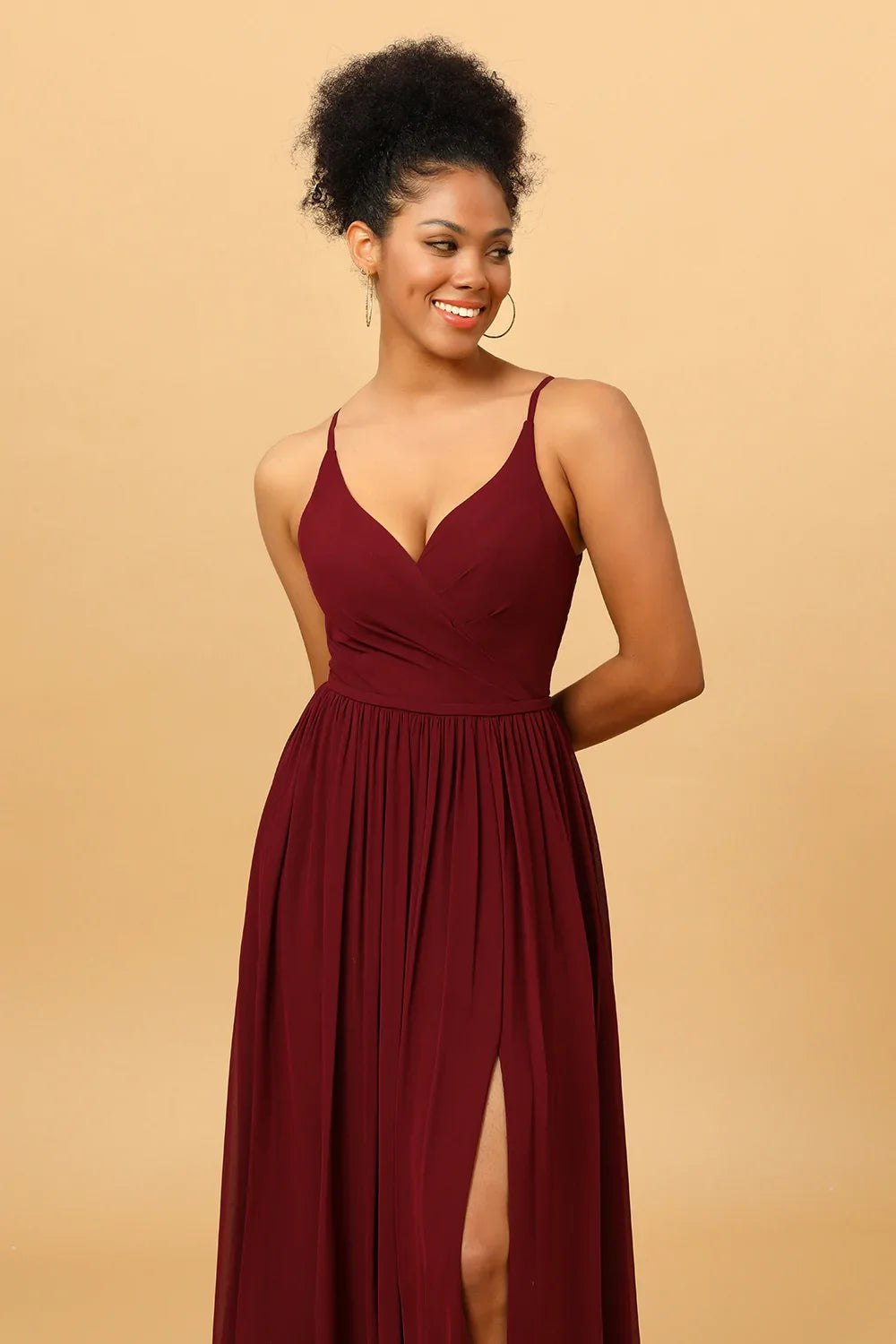 Robe de demoiselle d'honneur trapèze en mousseline bordeaux avec fente