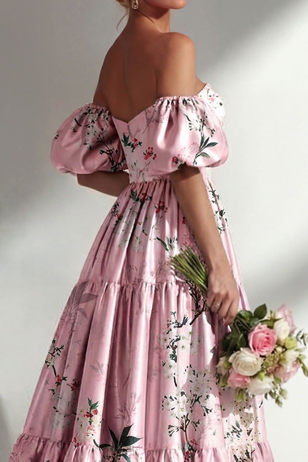 Robe longue de demoiselle d'honneur trapèze rose sans bretelles à fleurs avec manches bouffantes