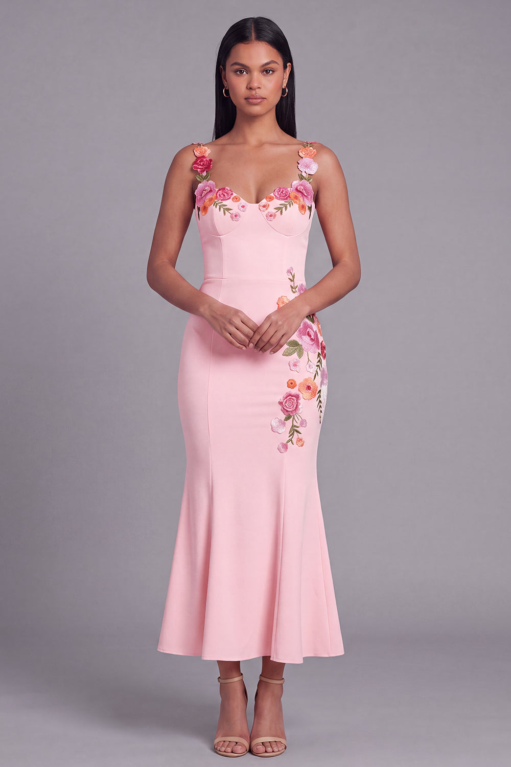Robe longue de sirène jaune clair à fleurs avec appliques