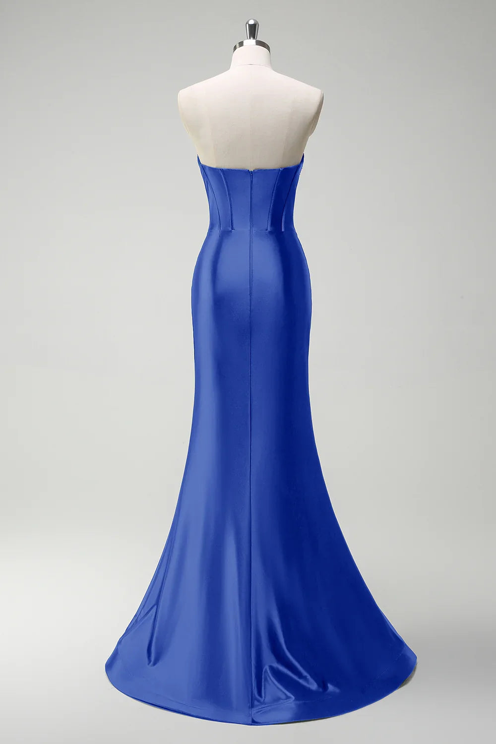 Robe de bal longue en satin bleu roi scintillant avec bustier orné de perles de sirène et fente