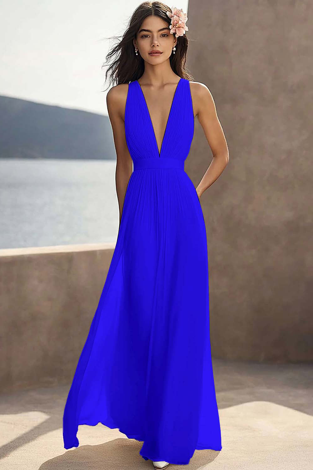 Vestido de compromiso largo de chifón con escote en V pronunciado y frunces color marfil