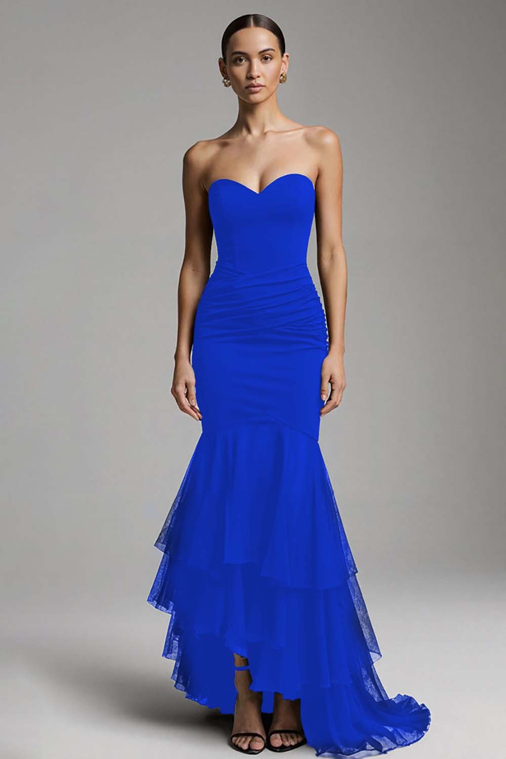 Robe de soirée longue noire sirène coupe cœur à traîne asymétrique et volants