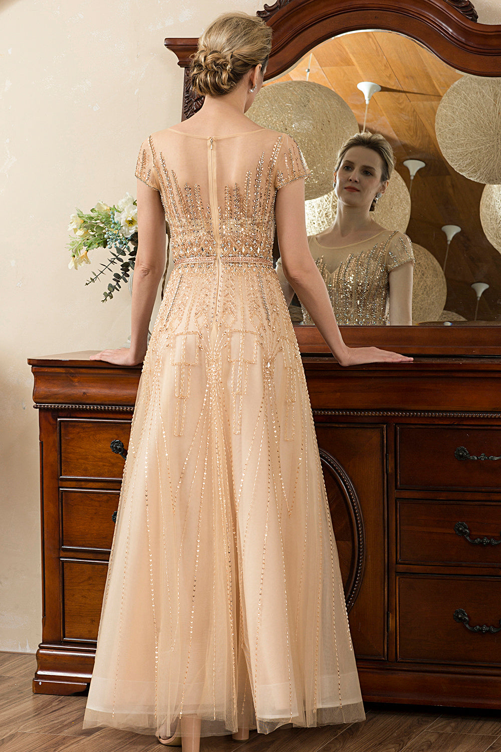 Robe de mère de la mariée perlée dorée