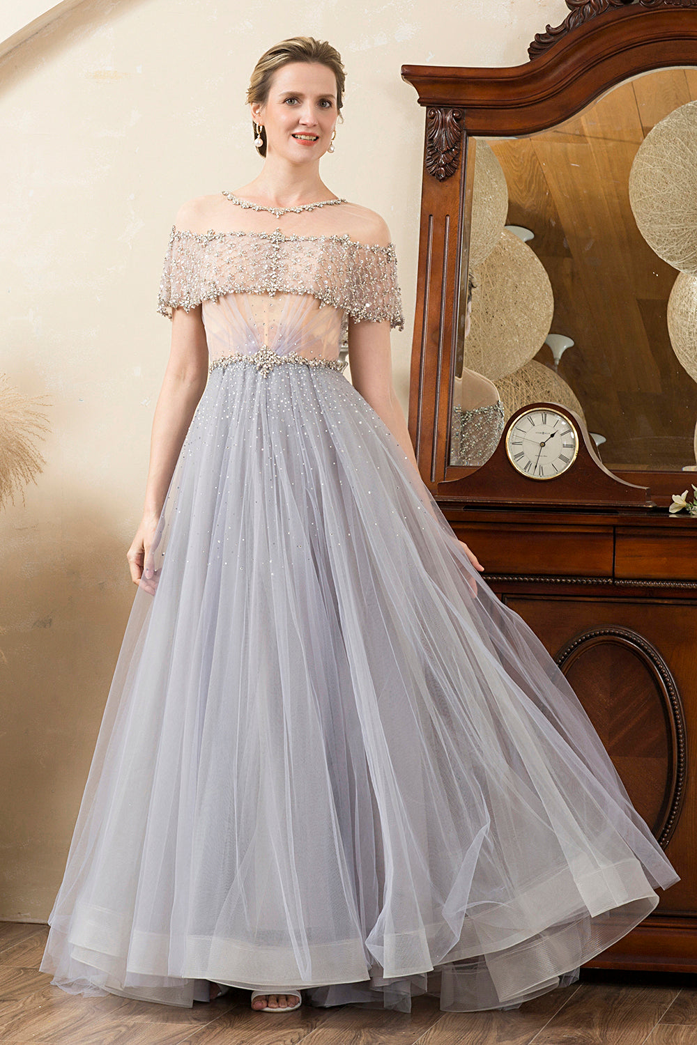 Robe de mère de la mariée trapèze en tulle gris, ornée de perles et de paillettes