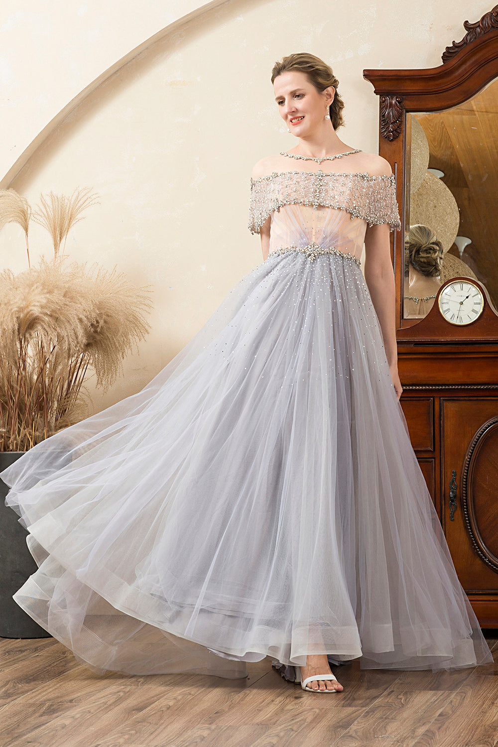 Robe de mère de la mariée trapèze en tulle gris, ornée de perles et de paillettes
