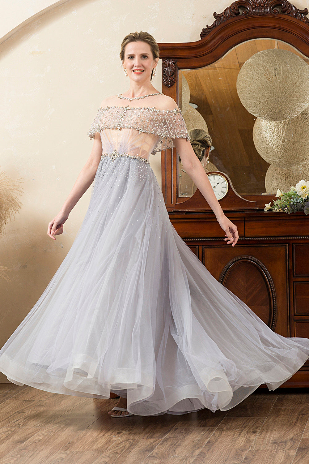 Robe de mère de la mariée trapèze en tulle gris, ornée de perles et de paillettes