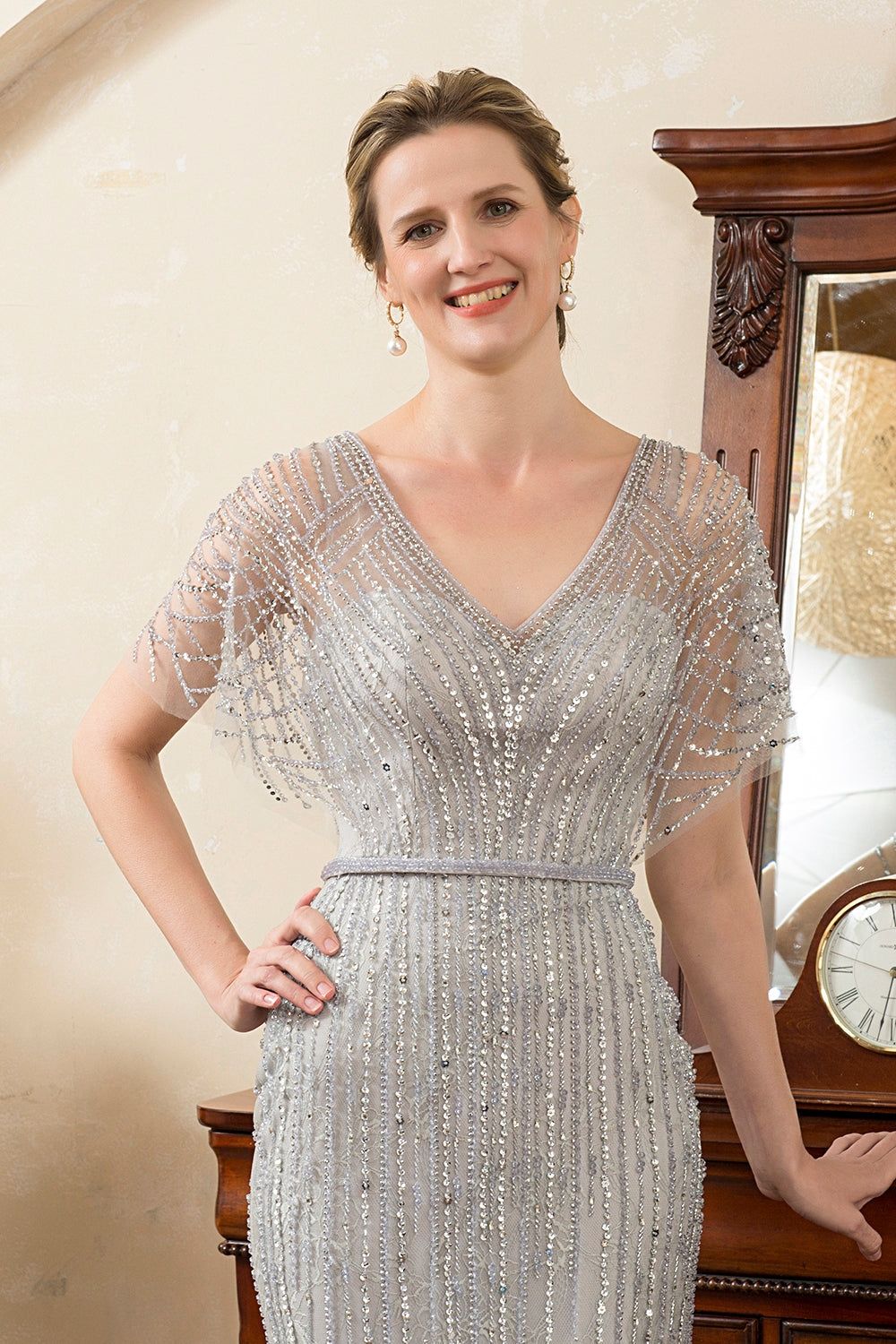 Robe sirène de mère de mariée à col en V perlée et pailletée