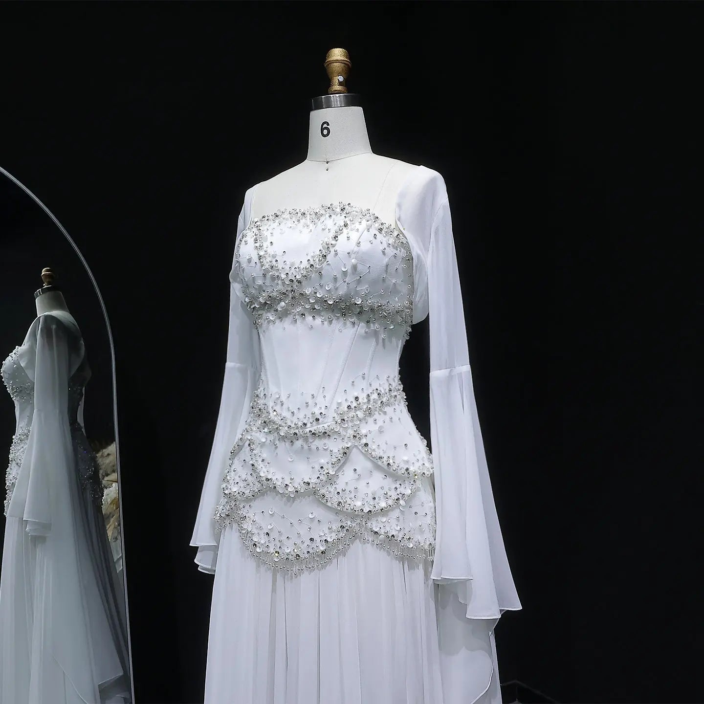 Robe de soirée bleue Muse™ pour l'été avec perles, franges et manteau fluide | L'élégance dans chaque détail