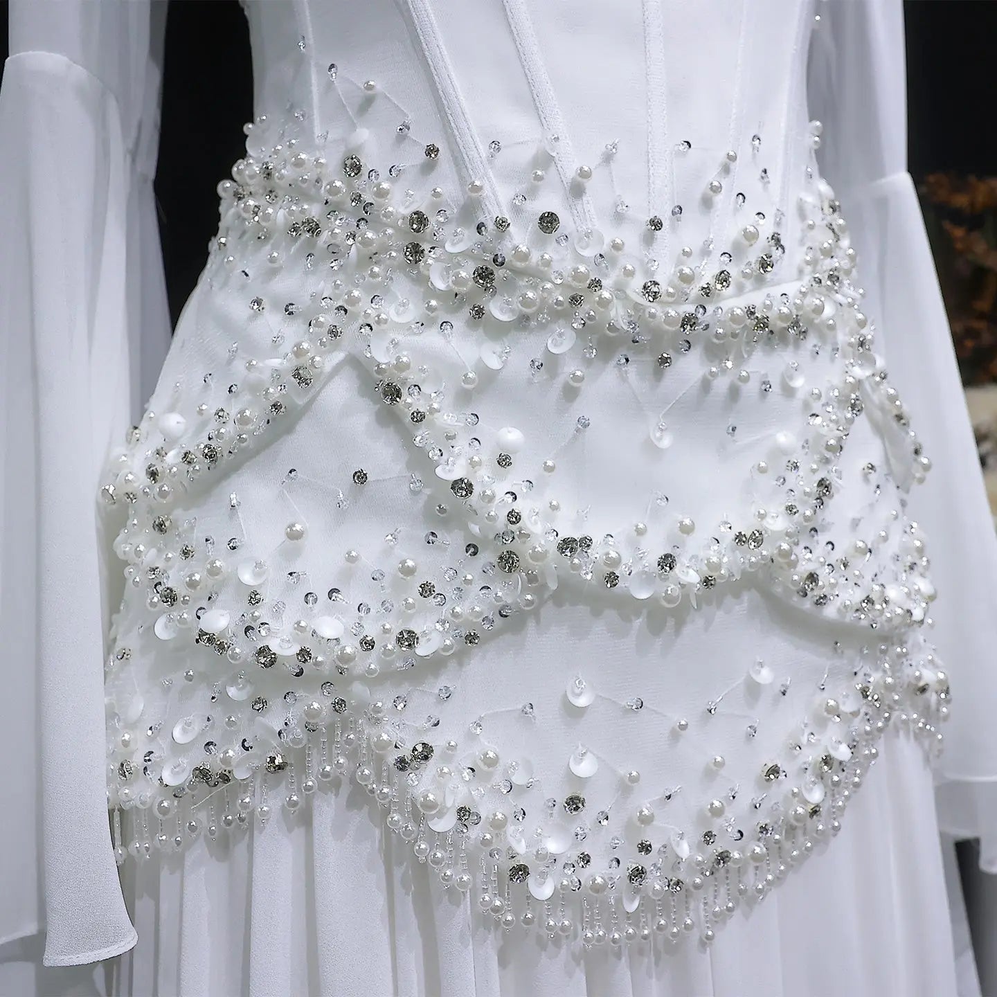 Robe de soirée bleue Muse™ pour l'été avec perles, franges et manteau fluide | L'élégance dans chaque détail