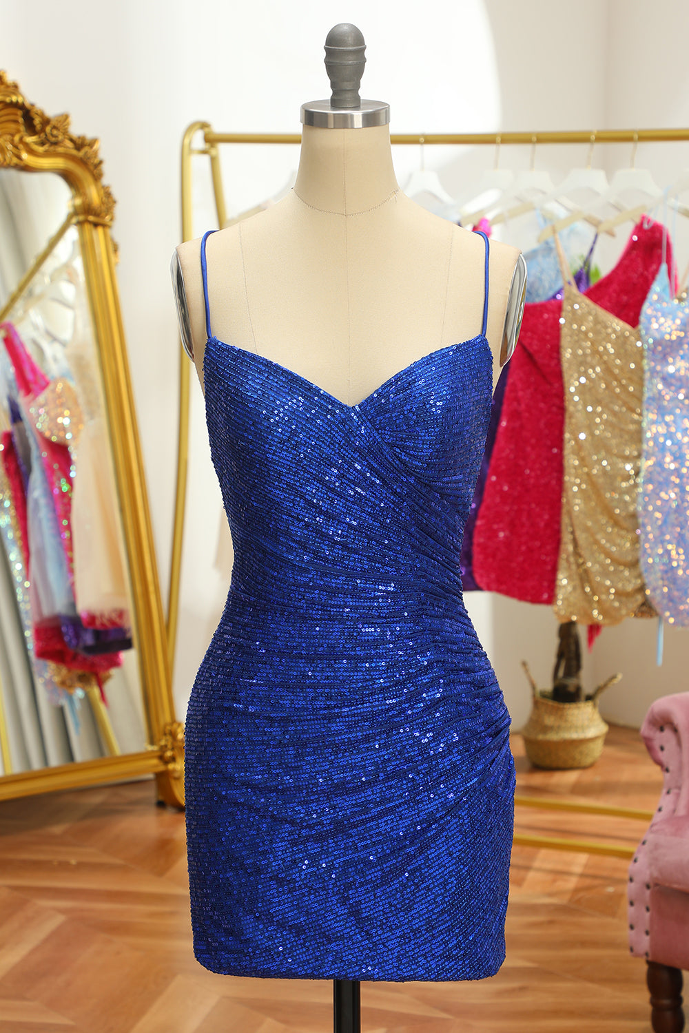 Robe de bal courte moulante dos nu à paillettes bleues