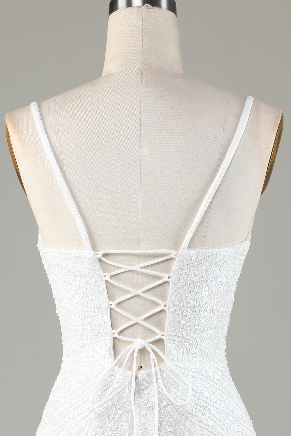 Robe courte de bal moulante et scintillante à bretelles spaghetti et dos lacé bleu, ornée de perles