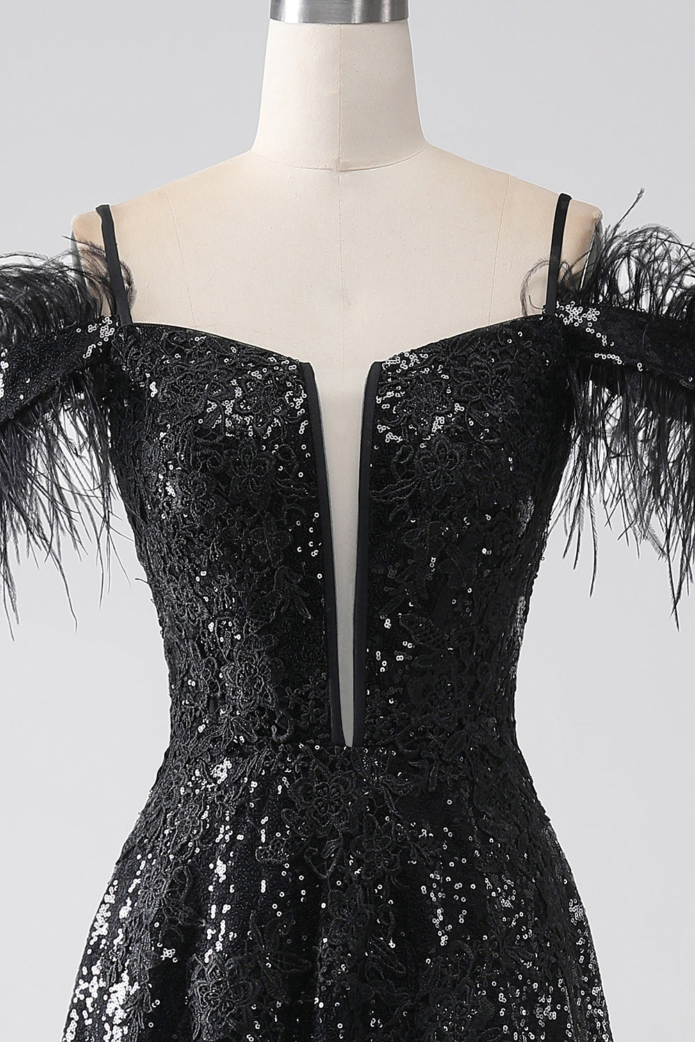 Robe de bal longue évasée à épaules dénudées avec fente et sequins