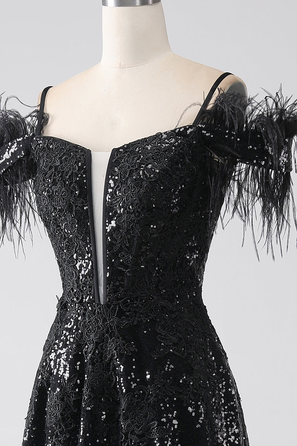 Robe de bal longue évasée à épaules dénudées avec fente et sequins