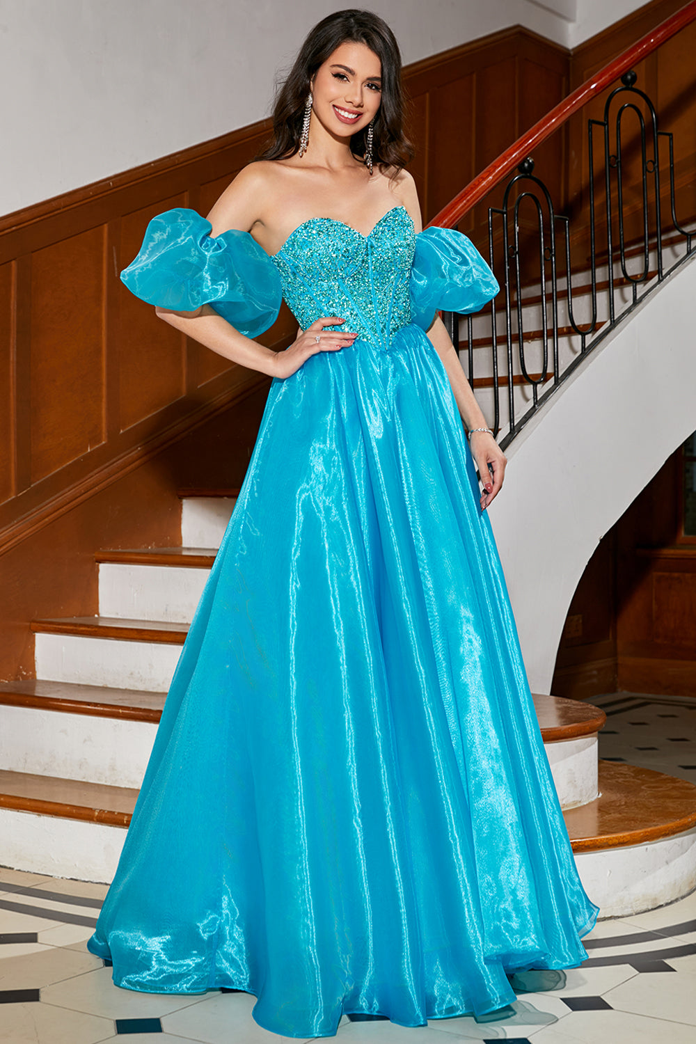 Robe de bal bustier bleue trapèze avec perles