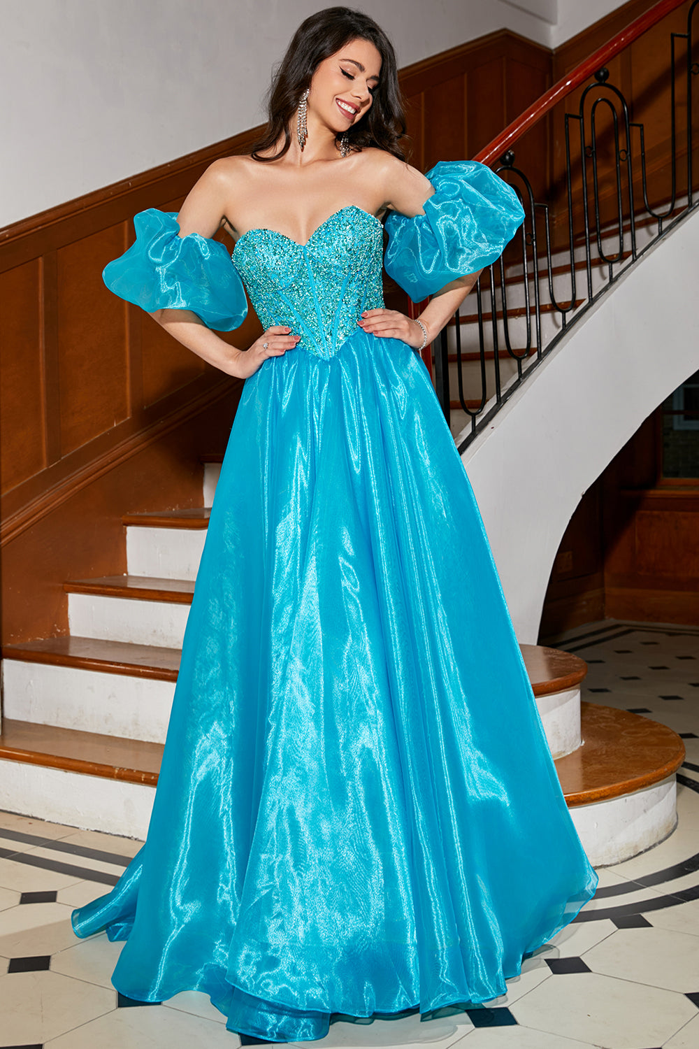 Robe de bal bustier bleue trapèze avec perles