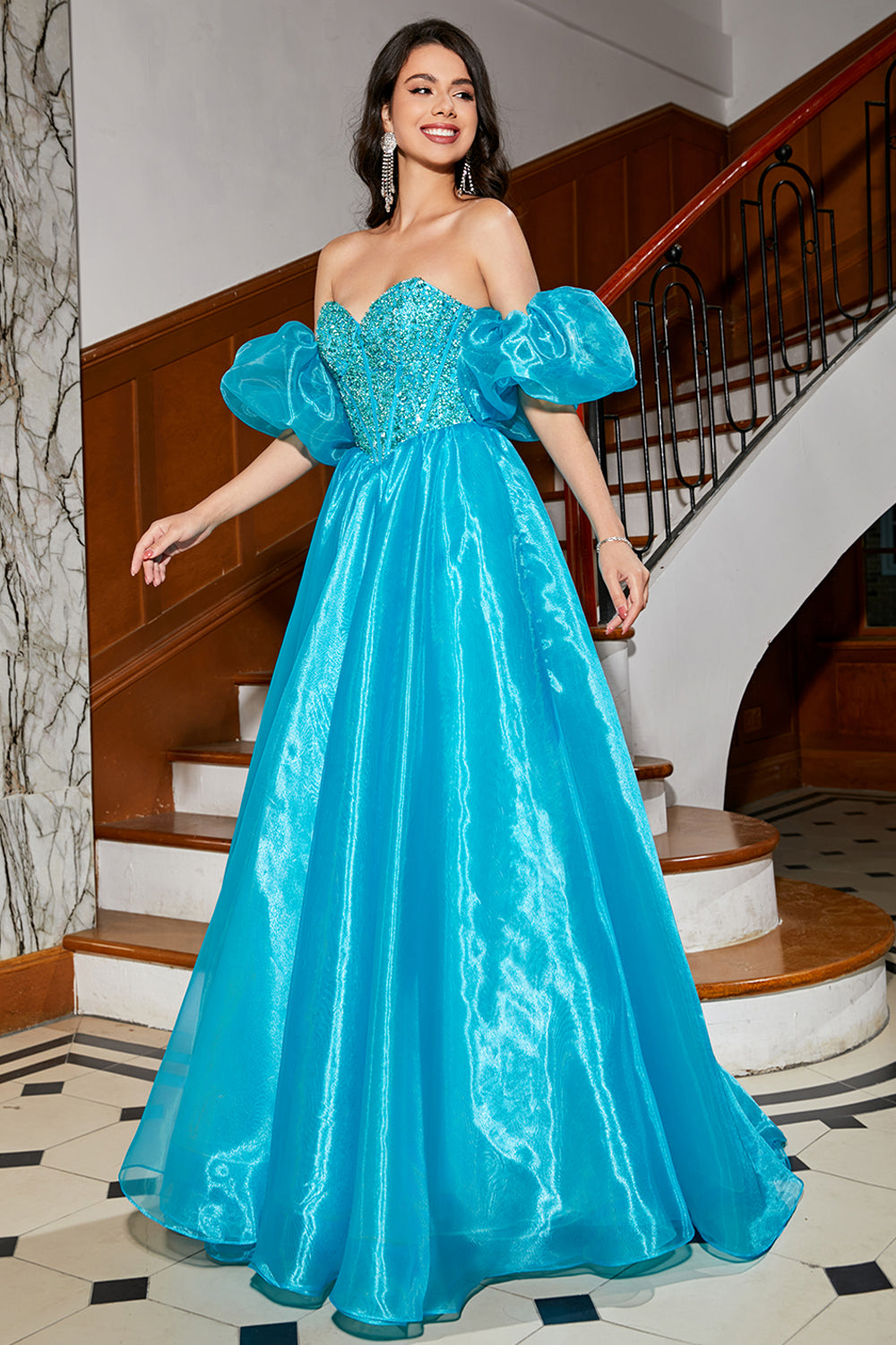 Robe de bal bustier bleue trapèze avec perles