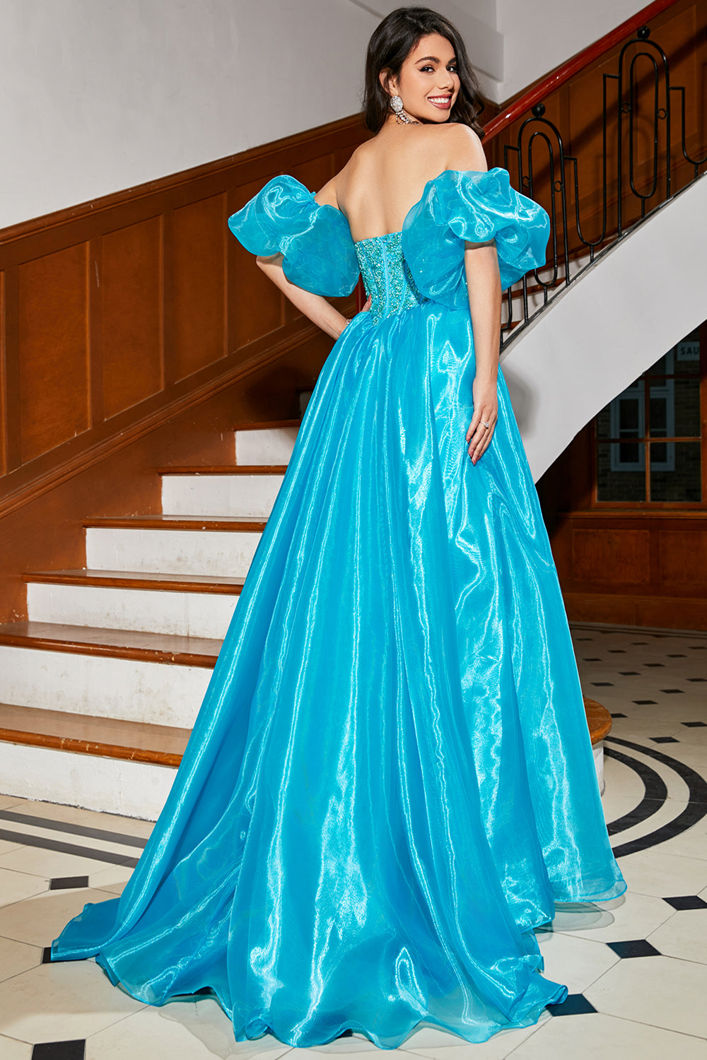 Robe de bal bustier bleue trapèze avec perles