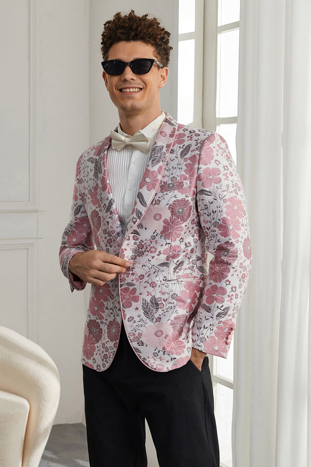 Costumes de rentrée deux pièces roses à revers châle, un bouton et jacquard fleuri