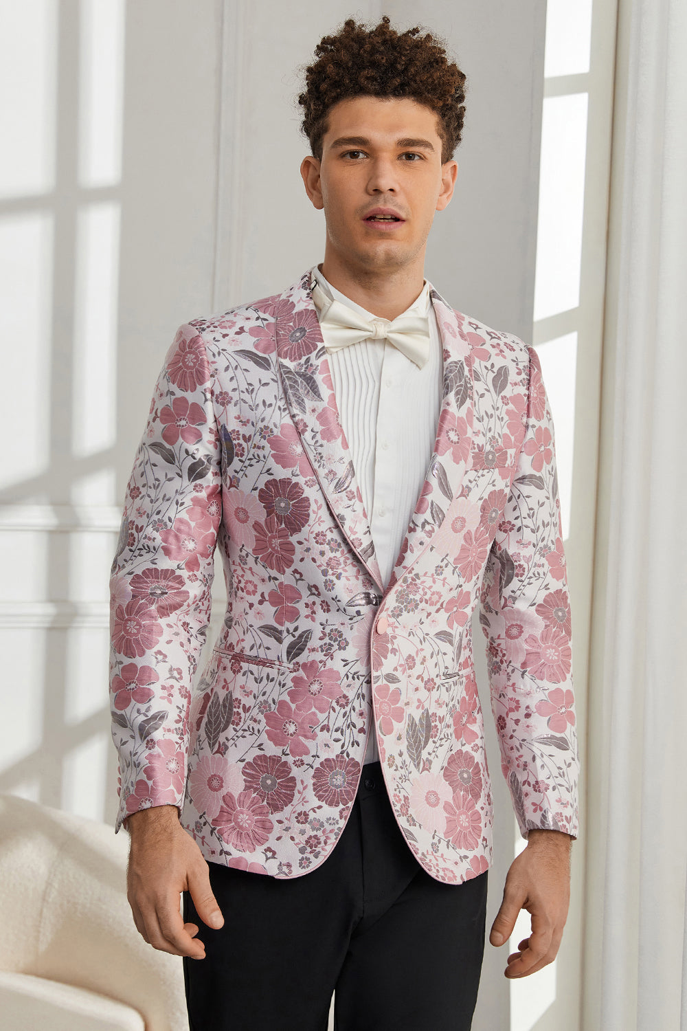 Costumes de rentrée deux pièces roses à revers châle, un bouton et jacquard fleuri
